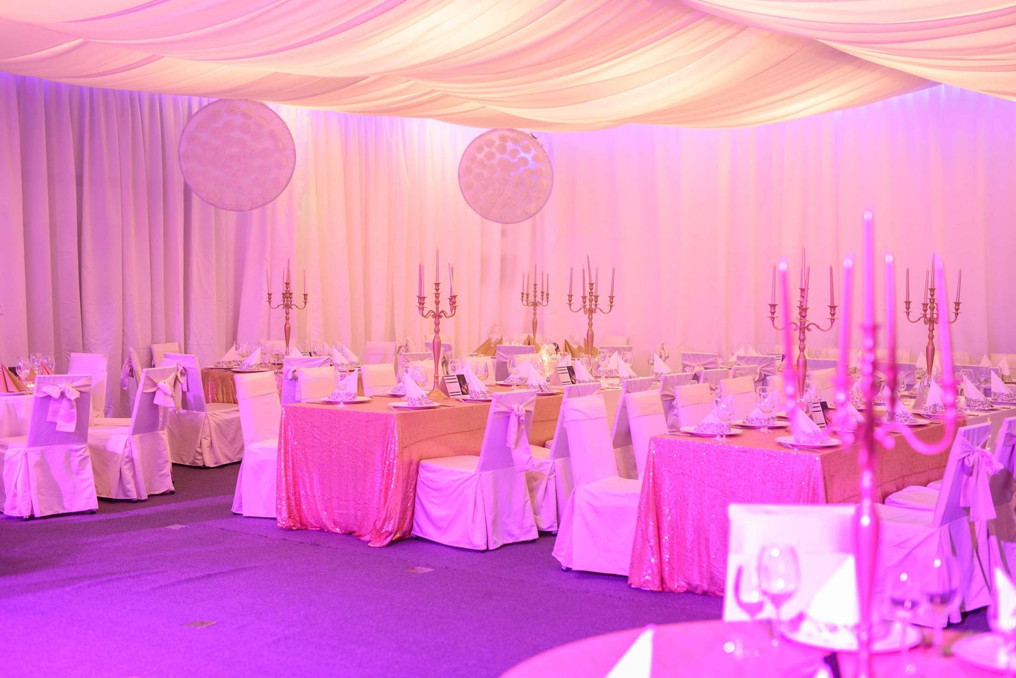 Снимки от ресторанта на хотела по време на тържеството