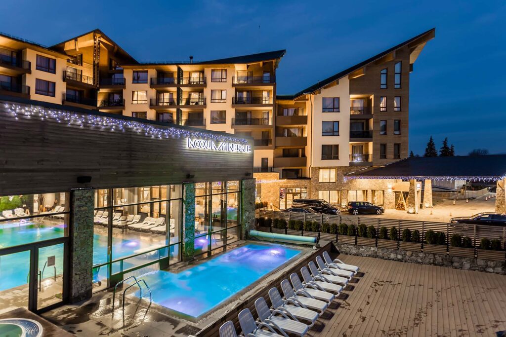 Снимка на СПА центъра на хотела от вътрешния двор