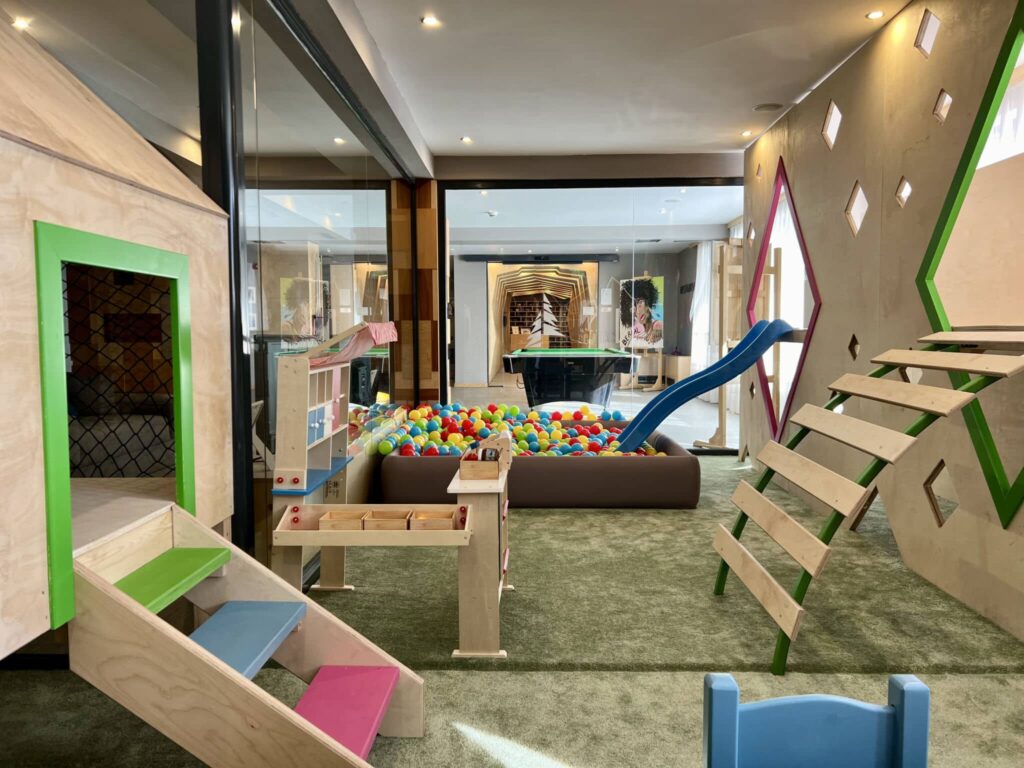 Снимка на детската площадка