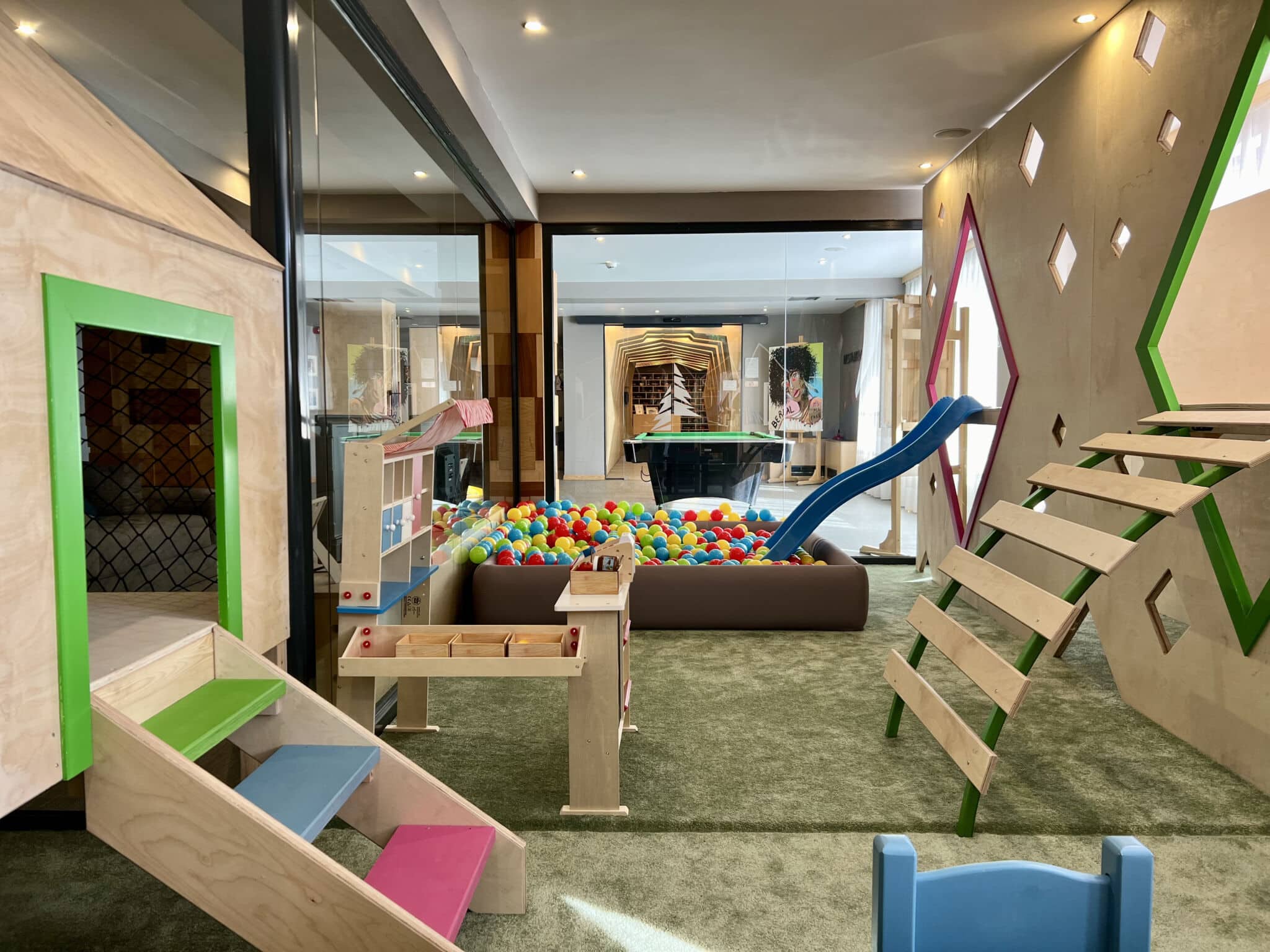 Снимка на детската площадка